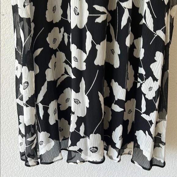 Calvin Klein Black and White Flowy Dress size 6 NWT - Picture 3 of 8